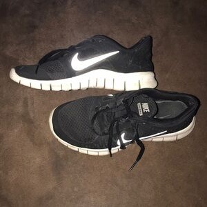 Nike tennis shoes black size 4